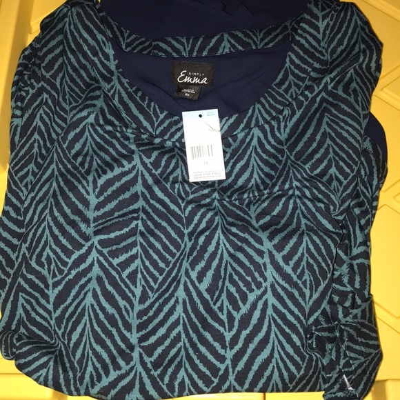 NWT plus size top - Picture 2 of 6